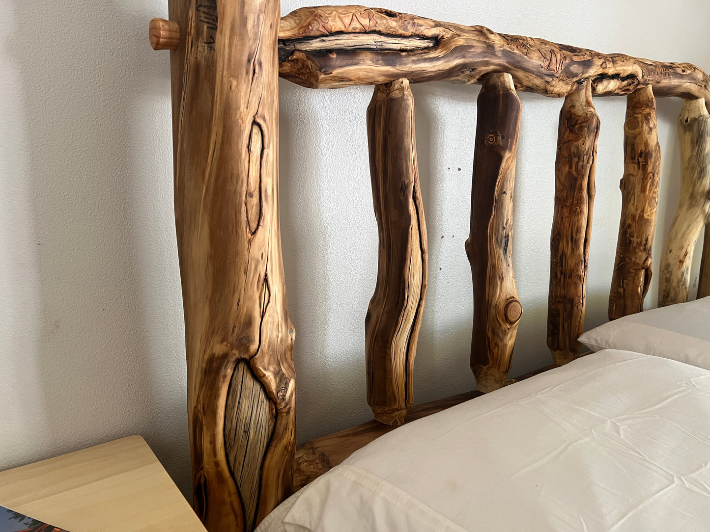 Kodiak Bed - Aspen log