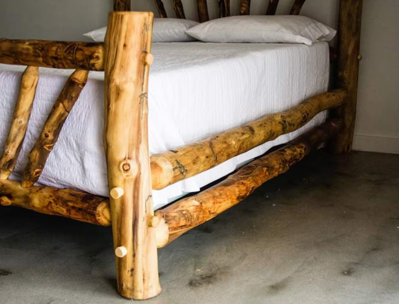 Storm Mountain Log Bed - Aspen